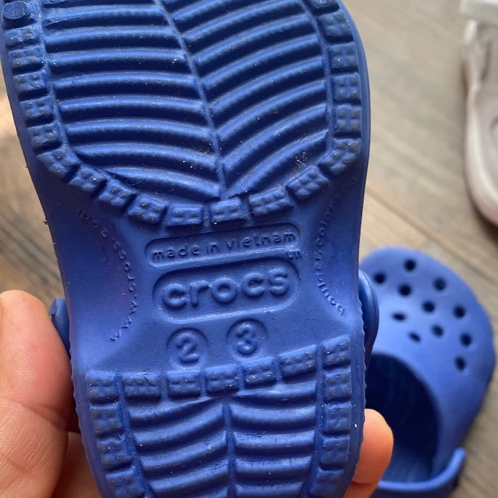 Bundle Nike and Crocs Kids' Blue Clogs and White Sneakers - Picture 16 of 16